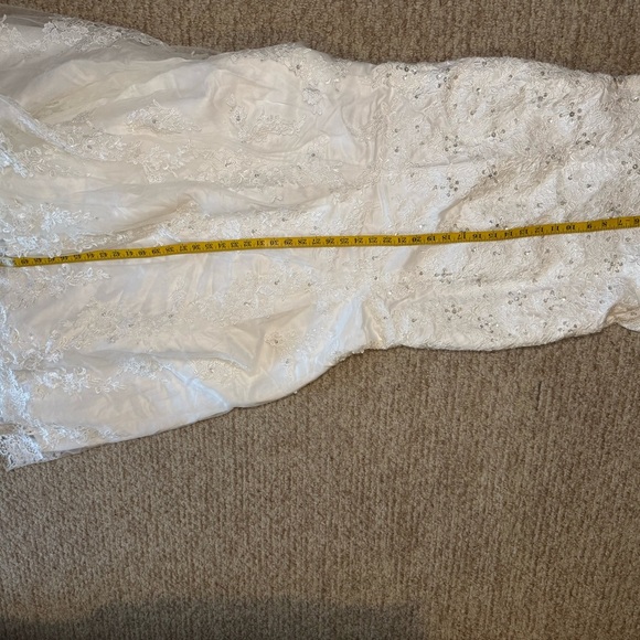 Loyeloy Women's Wedding Dresses V Neck Slit Lace. - Picture 15 of 15